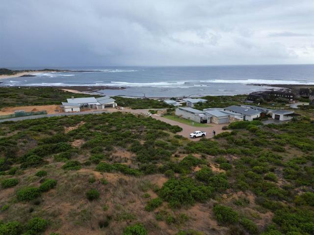 735 m² Land available in Stilbaai Wes