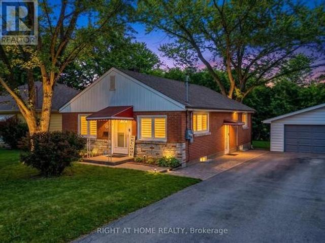 735 Srigley Street, Newmarket, ON, L3Y 1X6 house for sale | Listing ID N13243 | Royal LePage