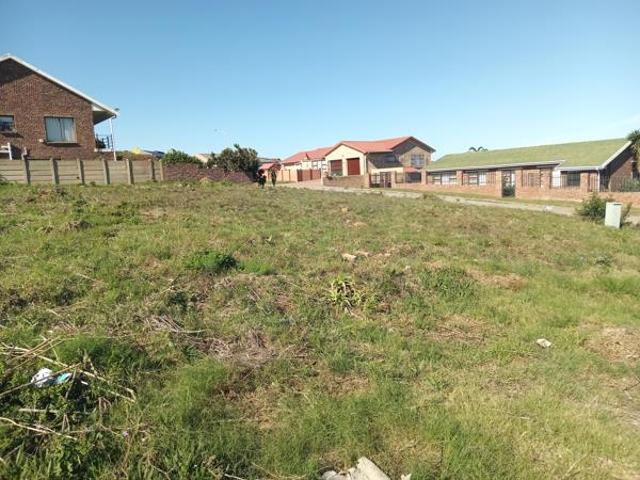 737 m² Land available in Jeffreys Bay Central