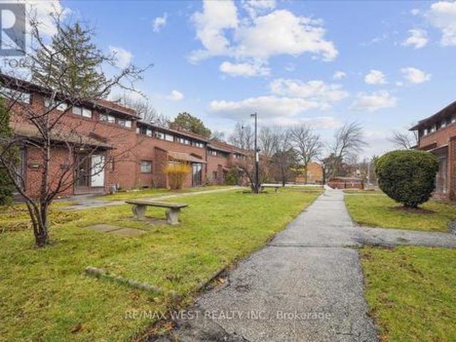 737 Military Trail, Toronto, ON, M1E 4P6 townhouse for sale | Listing ID E12066 | Royal LePage