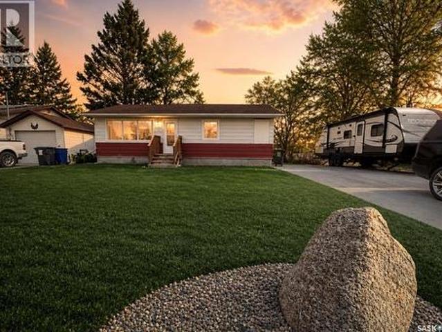 737 Sumner Street, Esterhazy, SK, S0A 0X0 house for sale | Listing ID SK031592 | Royal LePage
