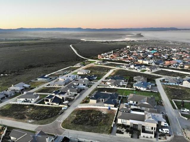 738 m² Land available in Wavecrest
