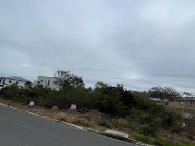 738 m² Land available in Forest Downs