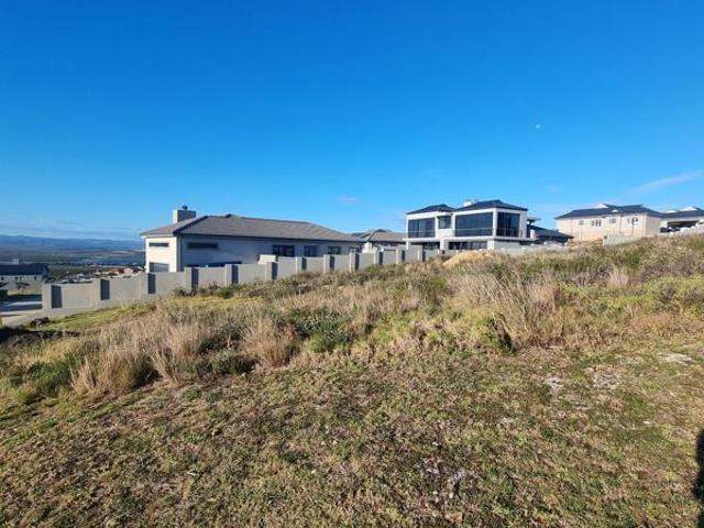 738 m² Land available in Jeffreys Bay Central