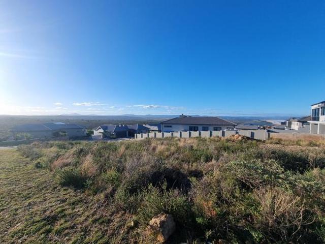 738 m² Land available in Jeffreys Bay Central