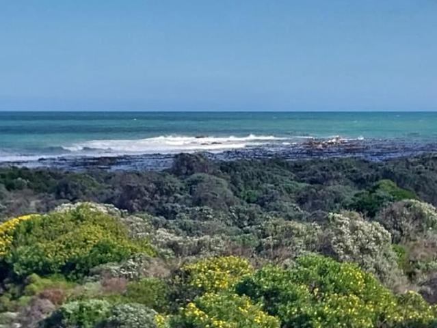 738 m² Land available in Pearly Beach