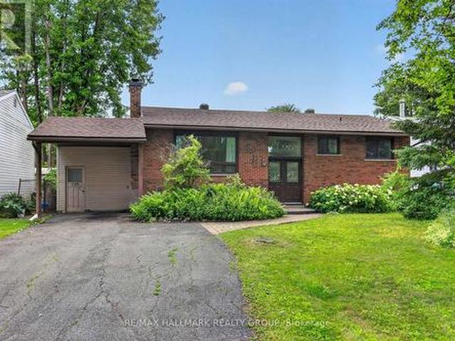 738 Stiles Crescent, Ottawa, ON, K1J 6Z1 house for sale | Listing ID X13518 | Royal LePage