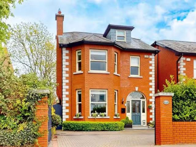 77 Vernon Avenue, Dublin 3, D03HR13 is for sale