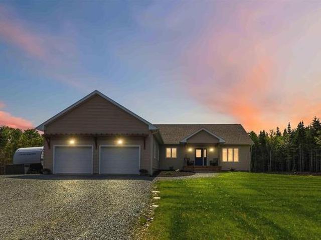 77 Whisper Ridge, Porters Lake, NS, B3E 1J6 house for sale | Listing ID 202617 | Royal LePage