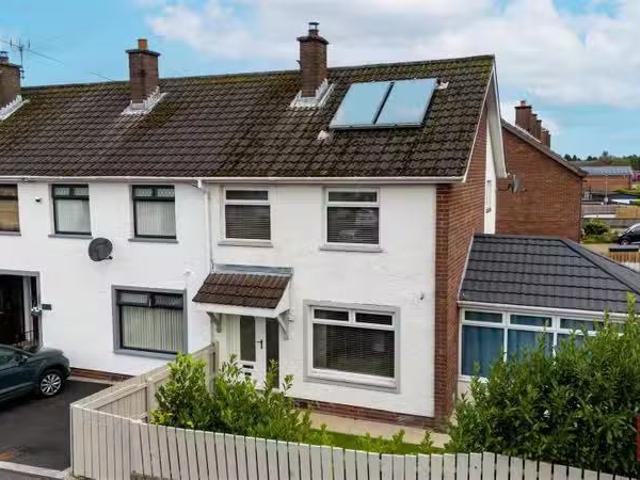 77 Hawthorn Way