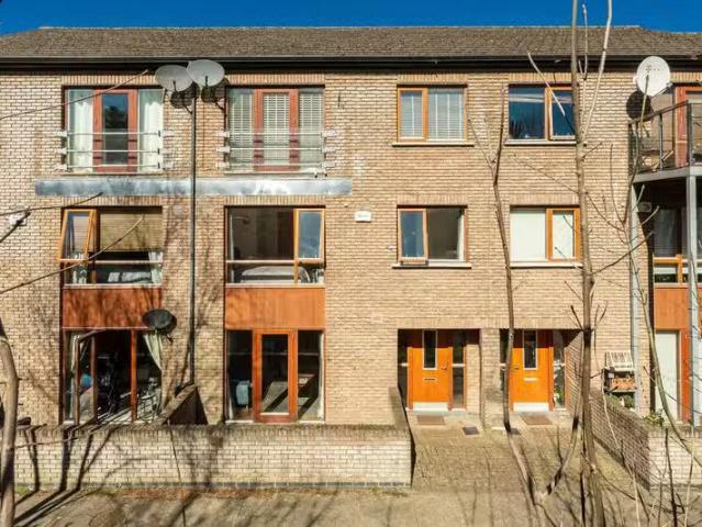 77 Hunters Green, Hunters Wood, Ballycullen, Dublin 24, D24X0W.