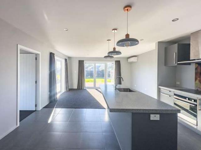 77 Neil Street, Hornby, Christchurch City