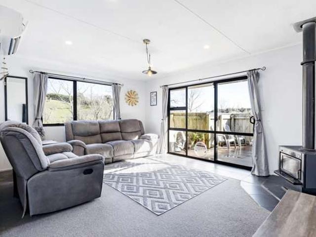 77 Poplar Grove, Whalers Gate, New Plymouth