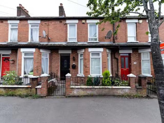 77 Ravenscroft Avenue