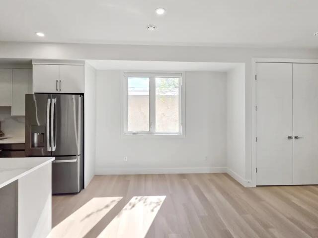 7412 34 Avenue NW, Calgary, AB 1