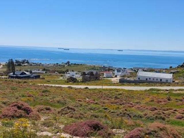 741 m² Land available in Da Gama Bay