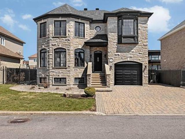 7420 Rue Laffite, Brossard, QC, J4Y 0B9 house for sale | Listing ID 15118 | Royal LePage