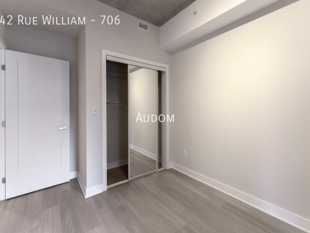 742 Rue William 706