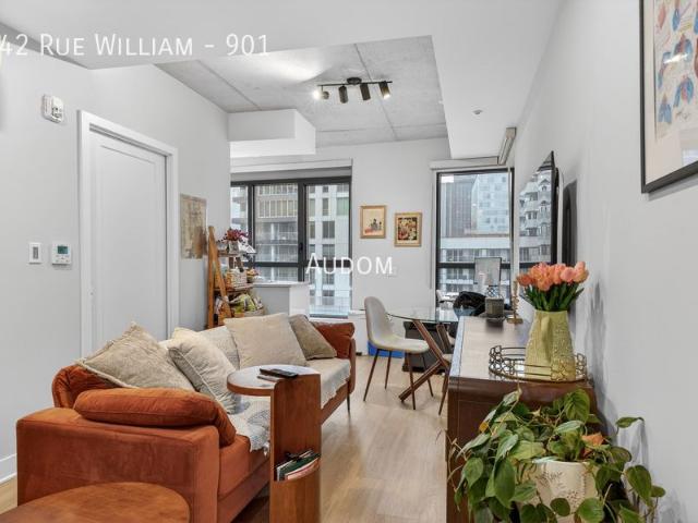 742 Rue William 901