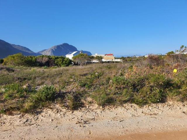 743 m² Land available in Bettys Bay