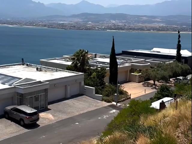 743 m² Land available in Mountainside