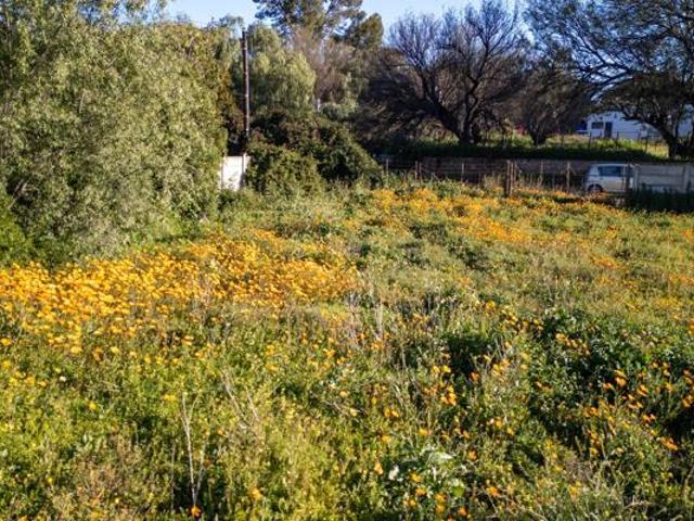 744 m² Land available in De Rust