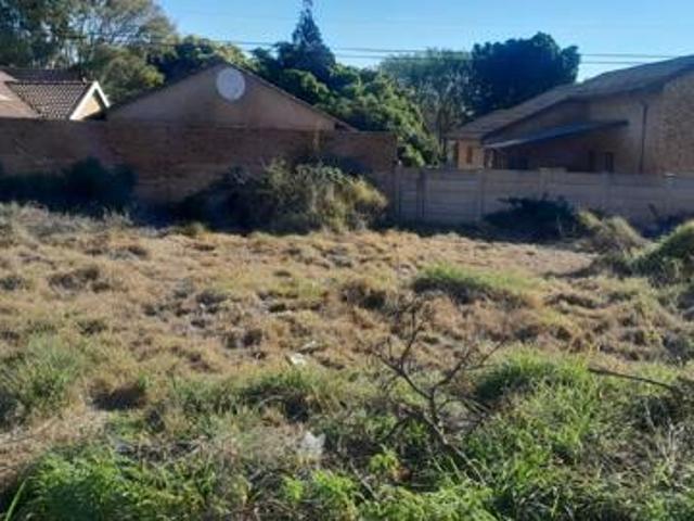 744 m² Land available in Flora Park
