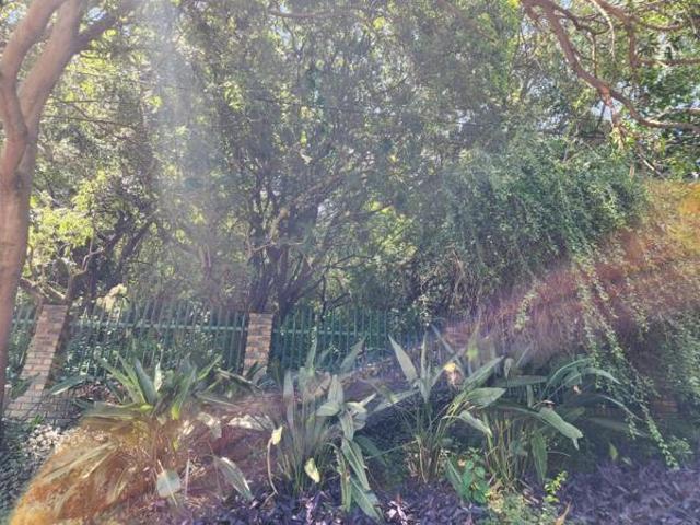 744 m² Land available in Kosmos
