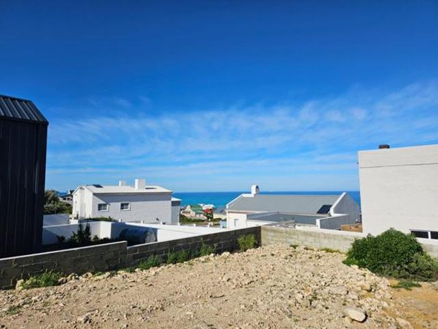 744 m² Land available in Struisbaai