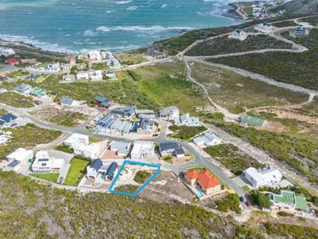 744 m² Land available in Struisbaai