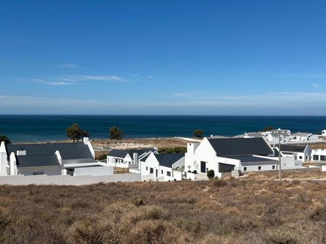 745 m² Land available in Da Gama Bay