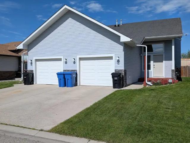 746 Carriage Lane Dr – 3 Bedroom Duplex | Garage | Ensuite | $200 Off