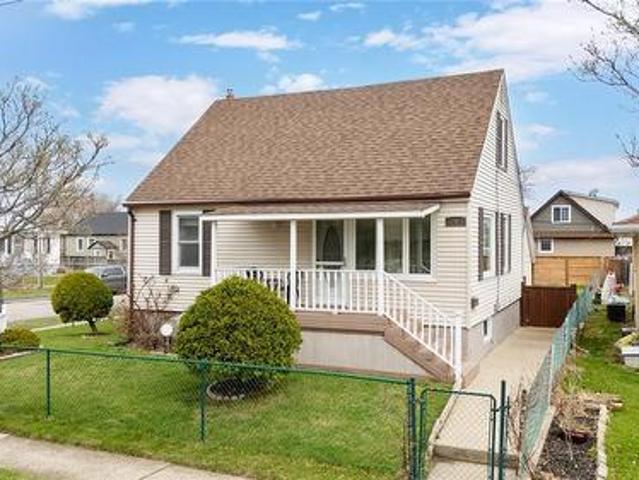 748 Alexander Street, Sarnia, ON, N7T 5G8 house for sale | Listing ID 26016 | Royal LePage