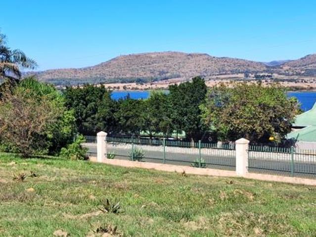 748 m² Land available in Kosmos Ridge