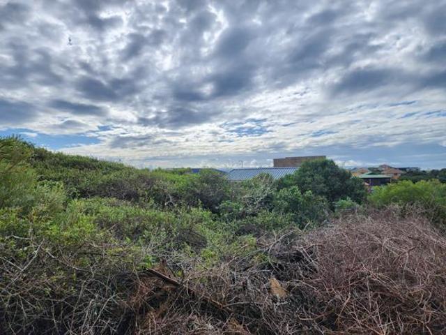 748 m² Land available in Paradise Beach