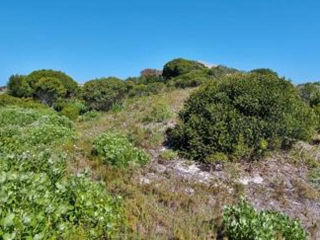 748 m² Land available in Suiderstrand