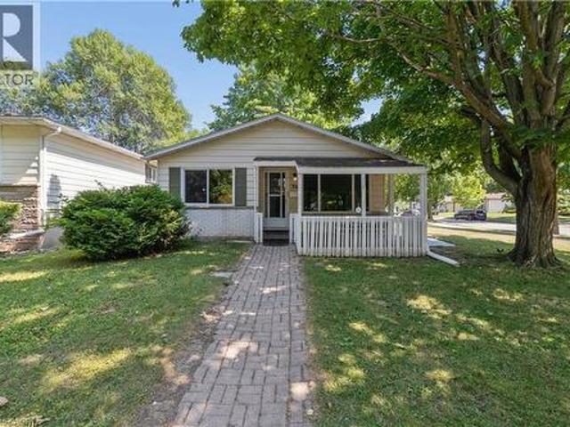 74 Helene Crescent, Waterloo, ON, N2L 5E5 house for sale | Listing ID 40846 | Royal LePage