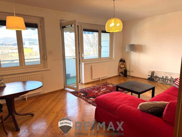 2 Zimmer 74m² + Loggia mit toller Aussicht!