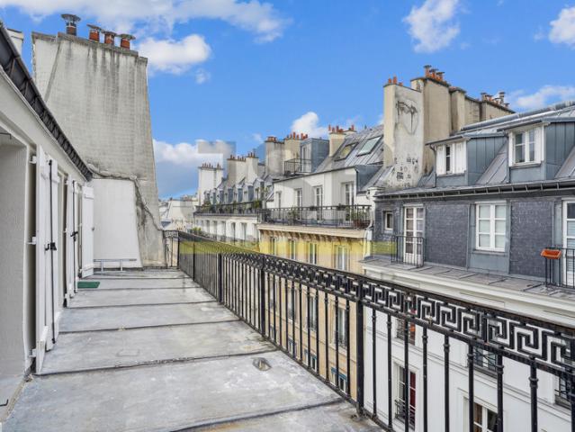 75002 RARE DERNIER ETAGE TERRASSE