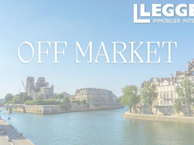 75004 Ile Saint Louis magnifique loft atelier de 180 m2 grande hauteur sous plafond avec commercialité
