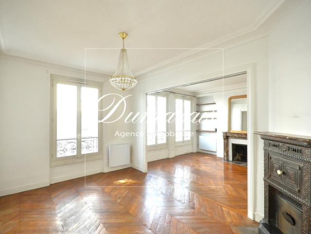 75004 Paris CHARMANT 3 PIECES