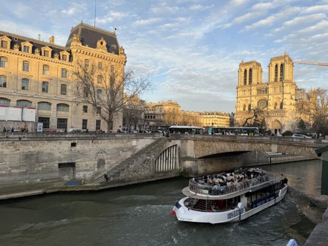 75005 Vue Seine et Notre Dame Appartement de 2/3 pièces