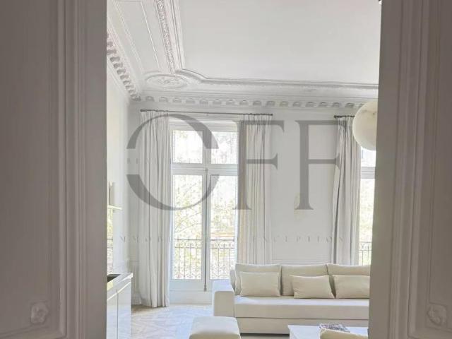 75008 PARIS Arc de Triomphe / Triangle d'or 3 chambres Balcon filant