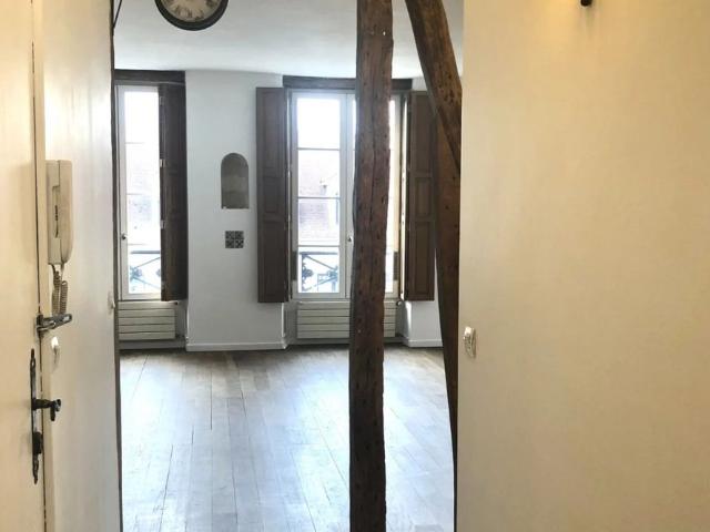 75011/ Rue du Faubourg Saint Antoine: 2 pièces de charme