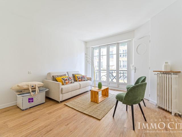 75017 RUE DOBROPOL STUDIO MEUBLE AVEC BALCON