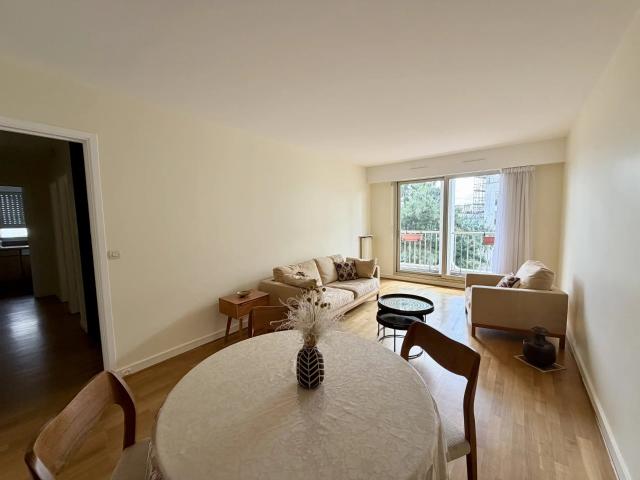 75014 Paris – Appartement meublé 3 pièces avec balcon
