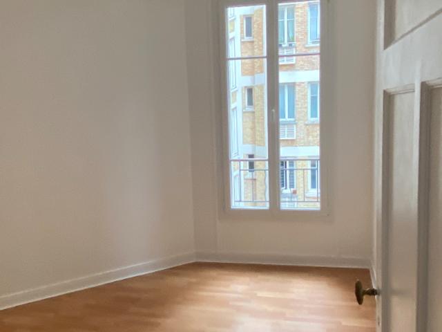 75015 2 PIECES VIDE 37.89 M²