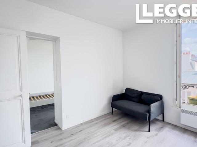 75018, Montmartre, charmant appart de 2P vue dégagée sur les toits pour 29 m2 au 4ème d'un immeuble sans asc