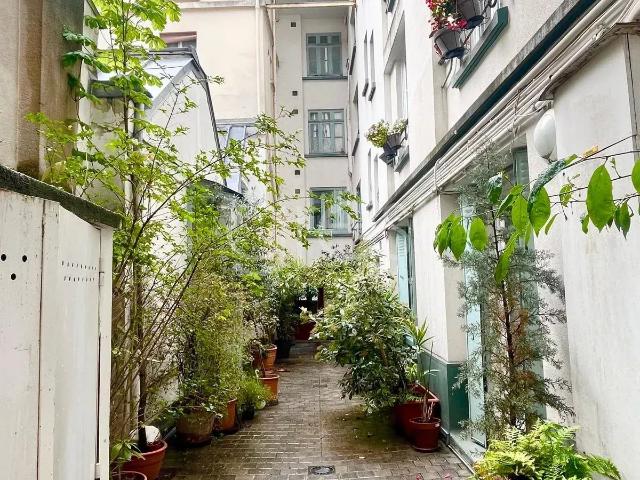 75018 MONTMARTRE Location studio meublé