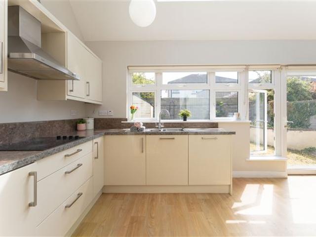 750,000 | 10 Stonepark Abbey, Rathfarnham, Dublin 14 Conerney Estate Agents 5009 MyHome. Ie Residential
